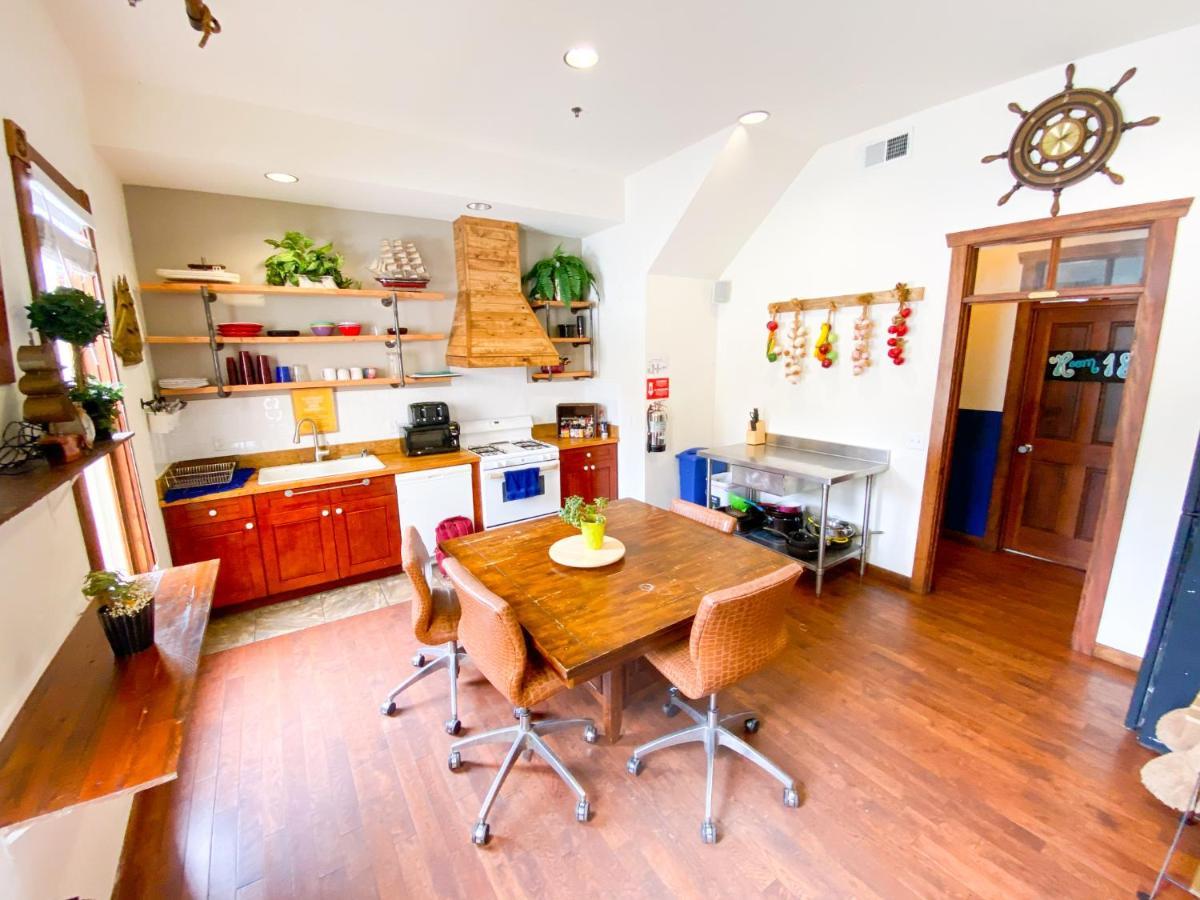 Ith San Diego Adventure Hostel (Adults Only) Exterior photo
